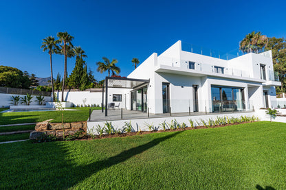 Moderna villa de lujo en el centro de Marbella, ubicada en la exclusiva zona residencial de La Merced. PROPIEDAD EN EXCLUSIVA.