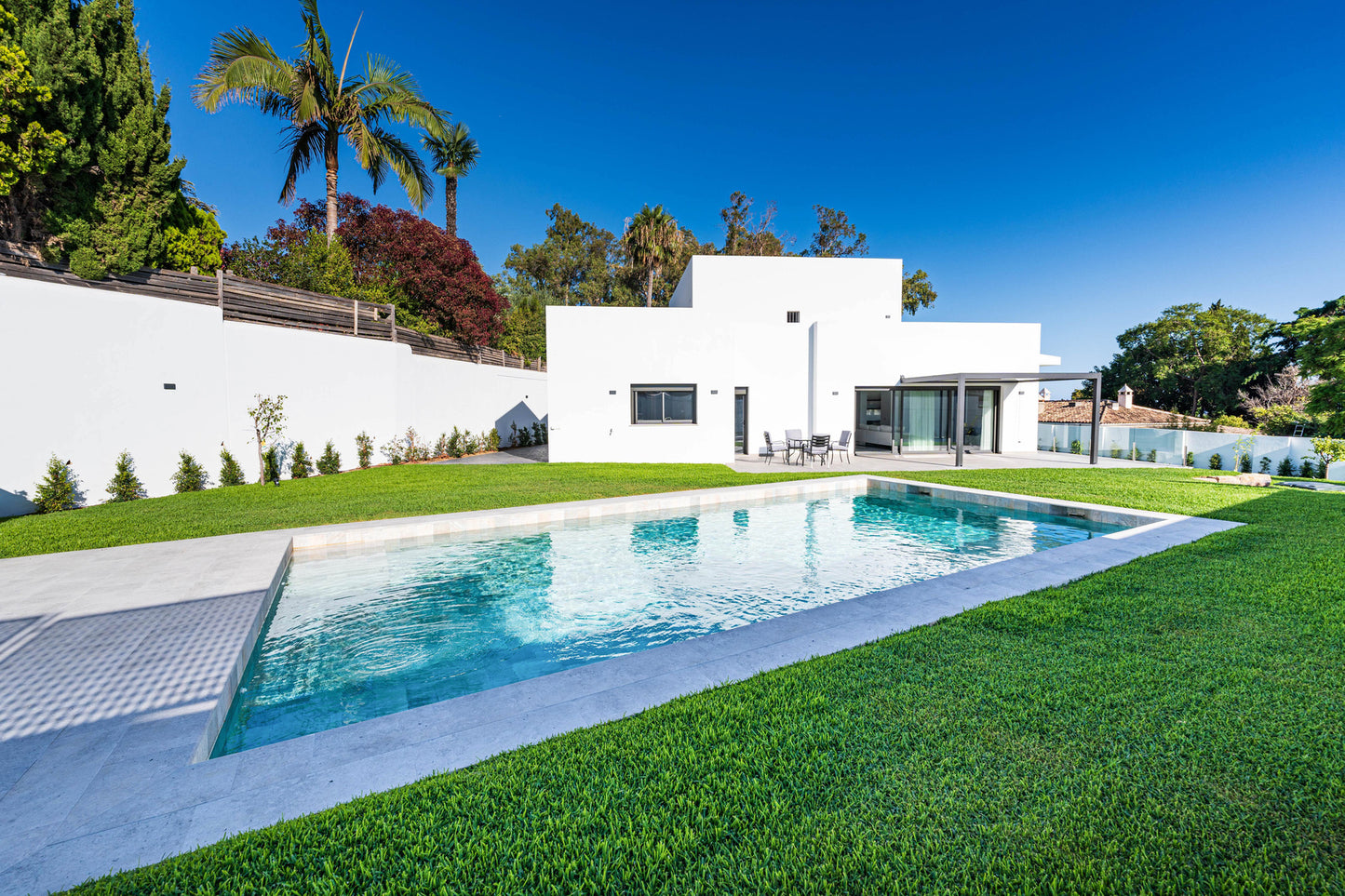 Moderna villa de lujo en el centro de Marbella, ubicada en la exclusiva zona residencial de La Merced. PROPIEDAD EN EXCLUSIVA.