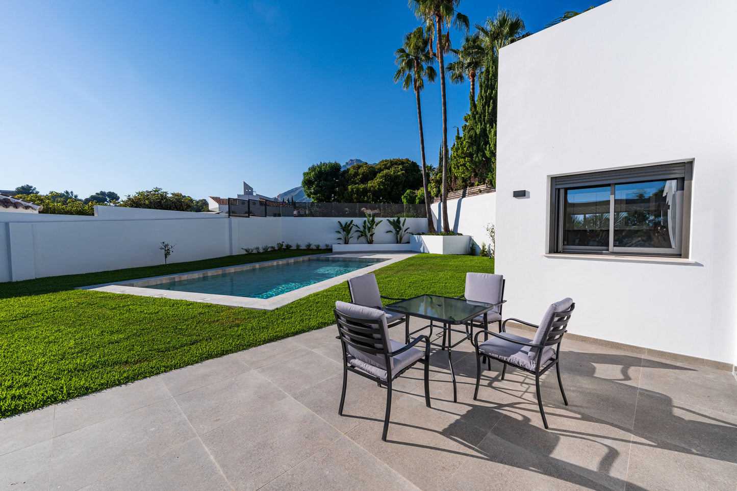 Moderna villa de lujo en el centro de Marbella, ubicada en la exclusiva zona residencial de La Merced. PROPIEDAD EN EXCLUSIVA.