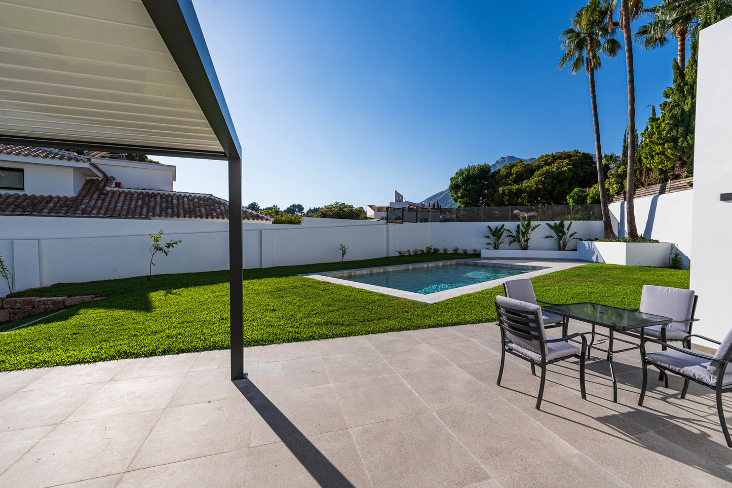 Moderna villa de lujo en el centro de Marbella, ubicada en la exclusiva zona residencial de La Merced. PROPIEDAD EN EXCLUSIVA.