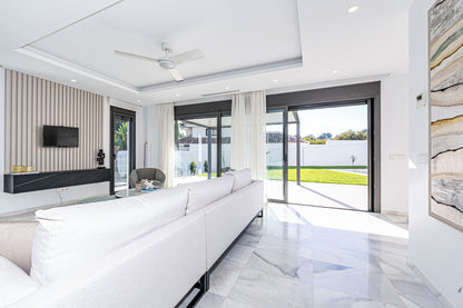 Moderna villa de lujo en el centro de Marbella, ubicada en la exclusiva zona residencial de La Merced. PROPIEDAD EN EXCLUSIVA.