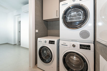 Moderna villa de lujo en el centro de Marbella, ubicada en la exclusiva zona residencial de La Merced. PROPIEDAD EN EXCLUSIVA.