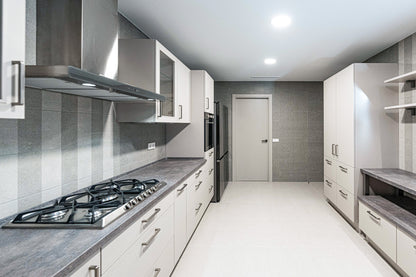 Moderna villa de lujo en el centro de Marbella, ubicada en la exclusiva zona residencial de La Merced. PROPIEDAD EN EXCLUSIVA.