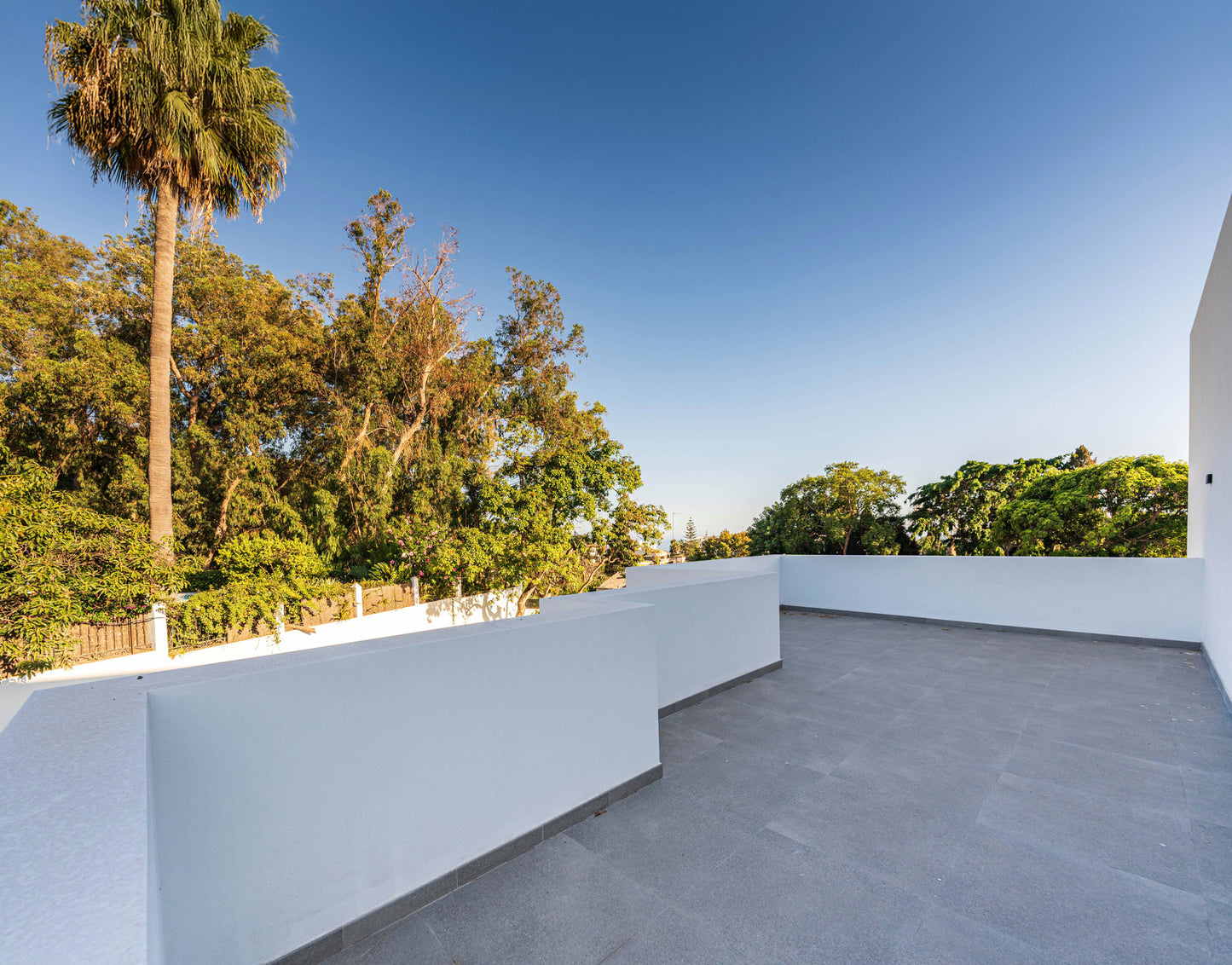 Moderna villa de lujo en el centro de Marbella, ubicada en la exclusiva zona residencial de La Merced. PROPIEDAD EN EXCLUSIVA.