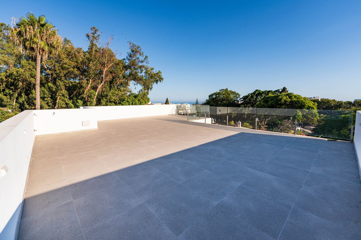 Moderna villa de lujo en el centro de Marbella, ubicada en la exclusiva zona residencial de La Merced. PROPIEDAD EN EXCLUSIVA.