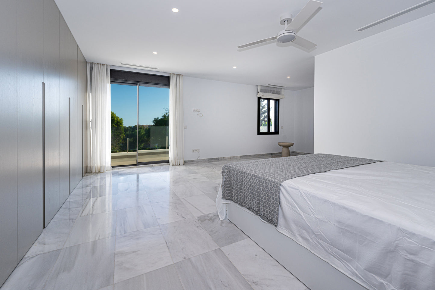 Moderna villa de lujo en el centro de Marbella, ubicada en la exclusiva zona residencial de La Merced. PROPIEDAD EN EXCLUSIVA.