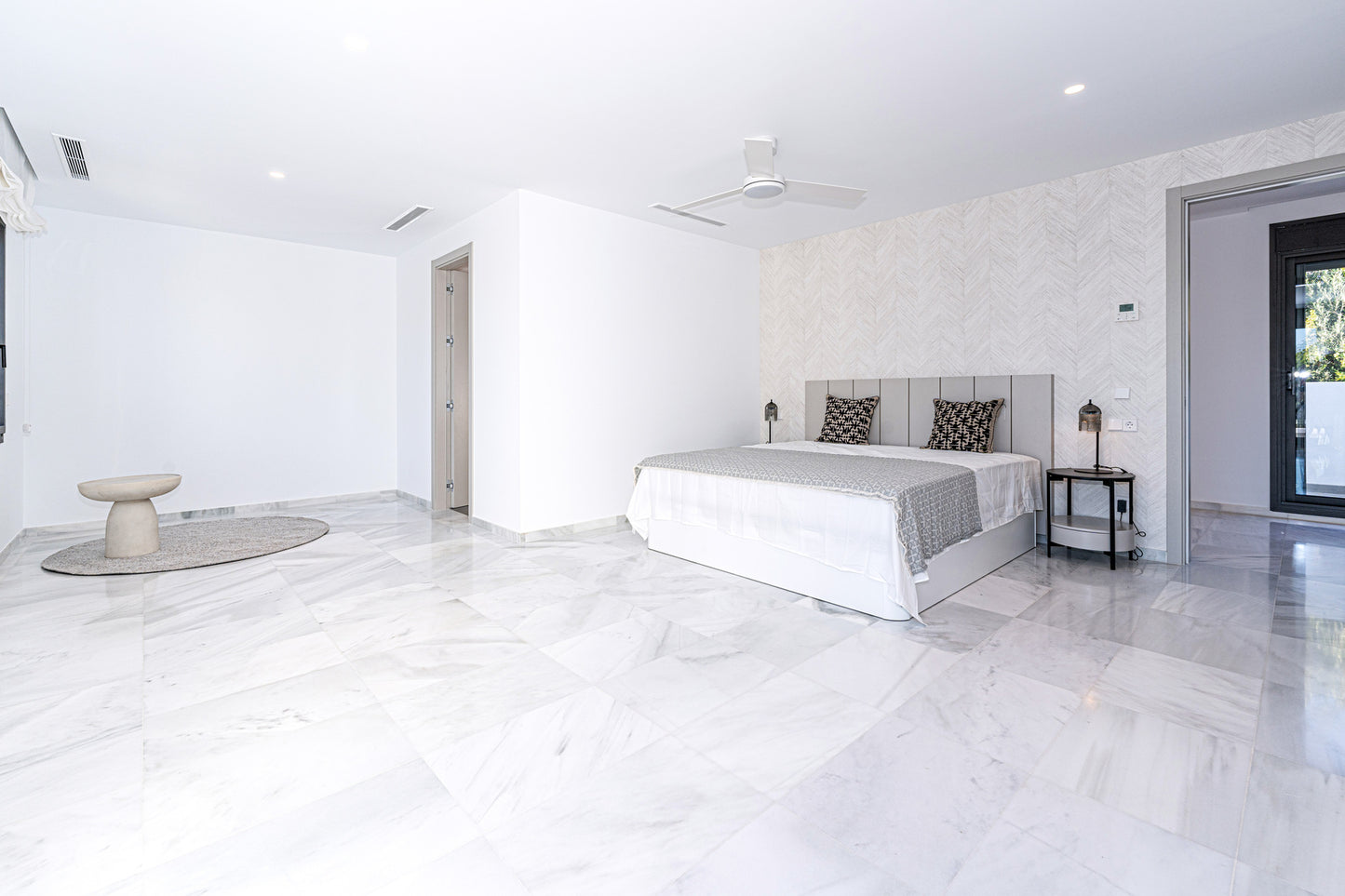 Moderna villa de lujo en el centro de Marbella, ubicada en la exclusiva zona residencial de La Merced. PROPIEDAD EN EXCLUSIVA.