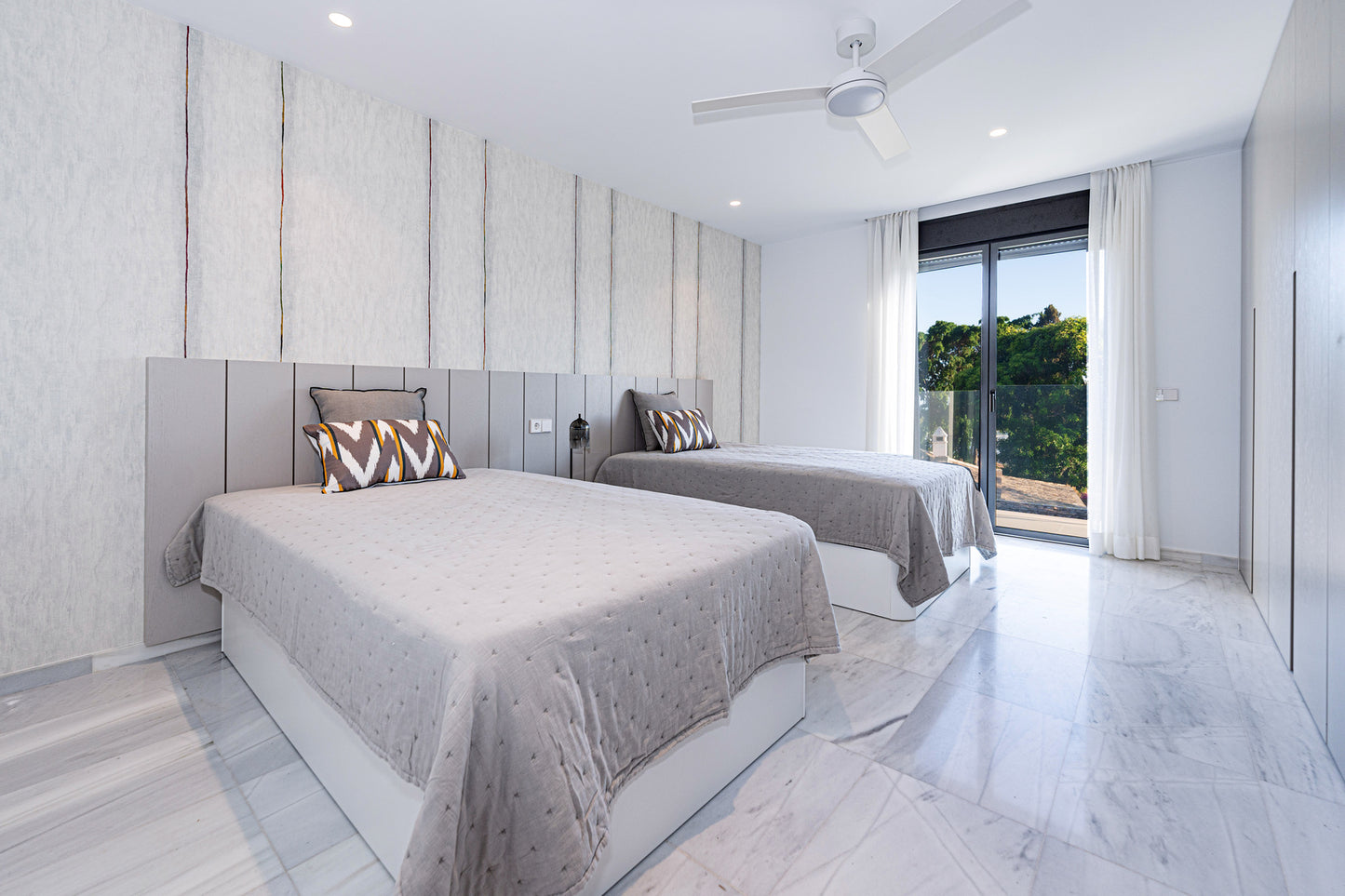 Moderna villa de lujo en el centro de Marbella, ubicada en la exclusiva zona residencial de La Merced. PROPIEDAD EN EXCLUSIVA.