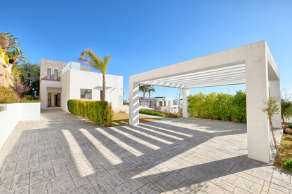 Exclusiva villa de obra nueva junto al campo de golf en Puerto del Capitán