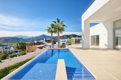 Exclusiva villa de obra nueva junto al campo de golf en Puerto del Capitán