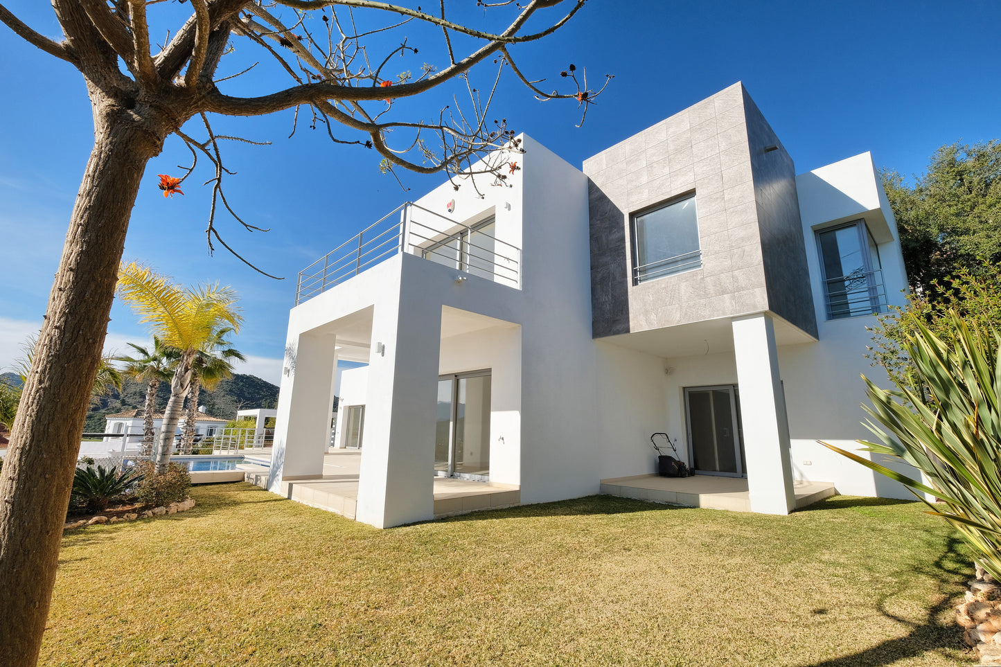 Exclusiva villa de obra nueva junto al campo de golf en Puerto del Capitán