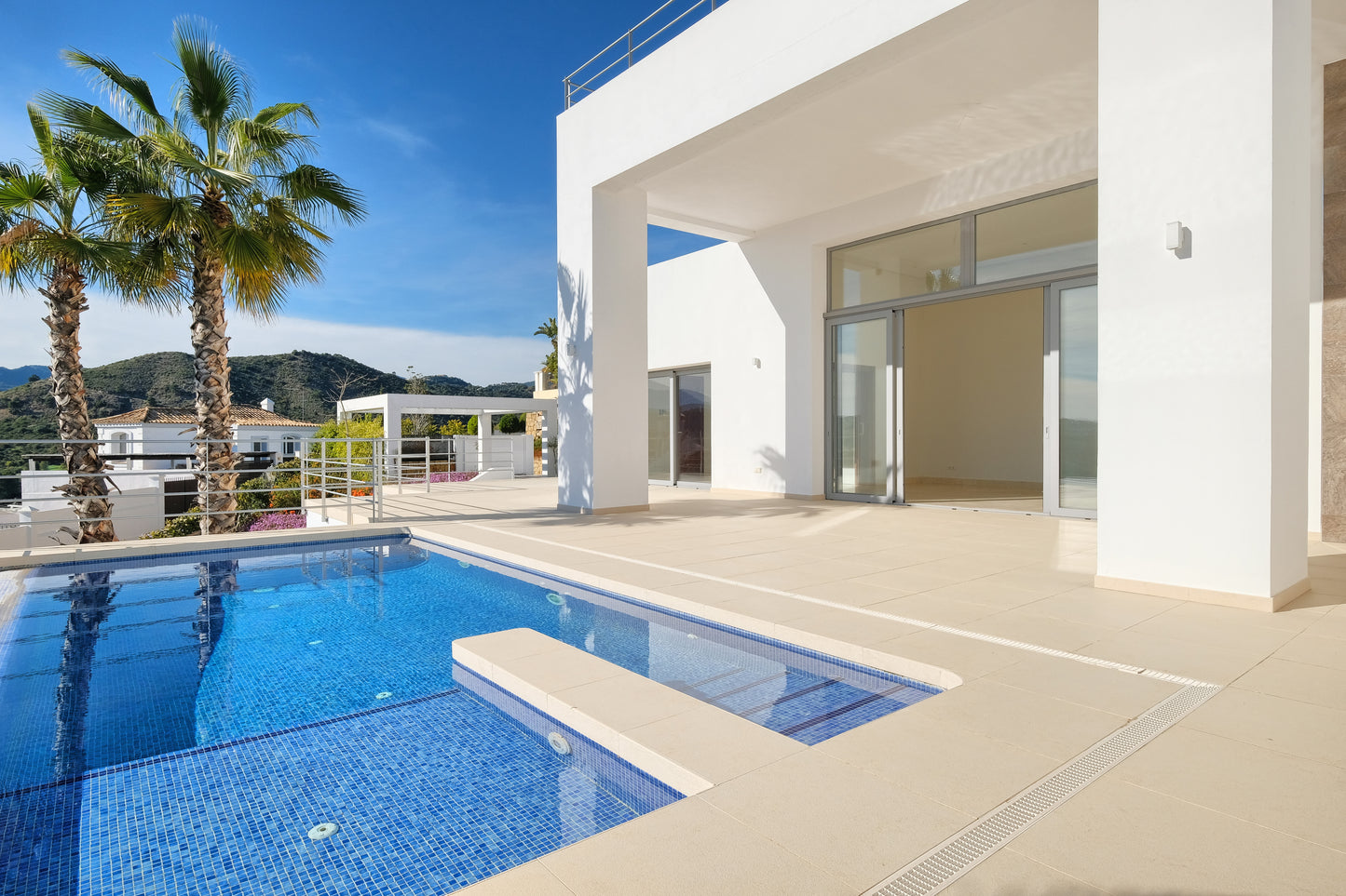 Exclusiva villa de obra nueva junto al campo de golf en Puerto del Capitán