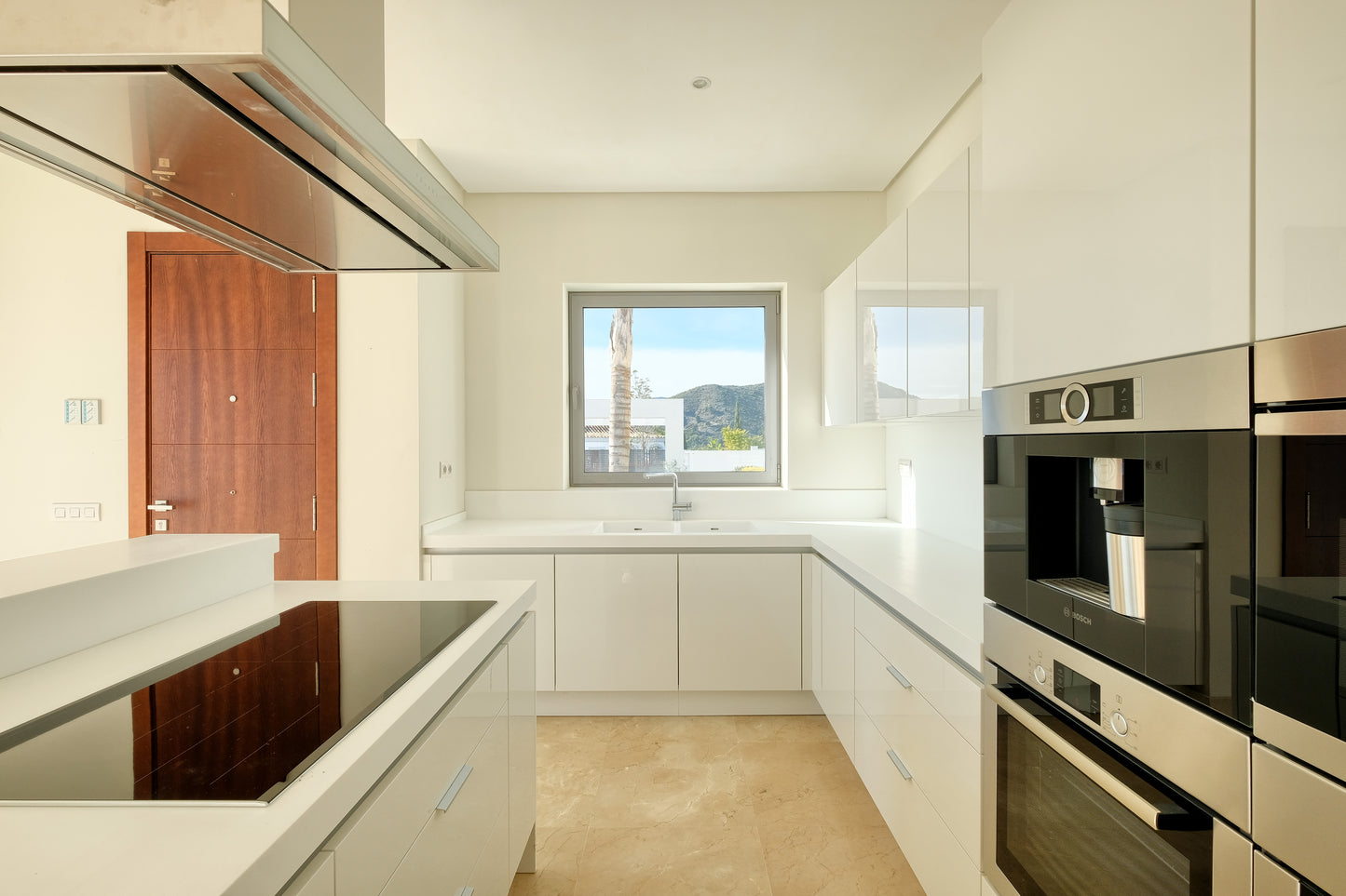Exclusiva villa de obra nueva junto al campo de golf en Puerto del Capitán