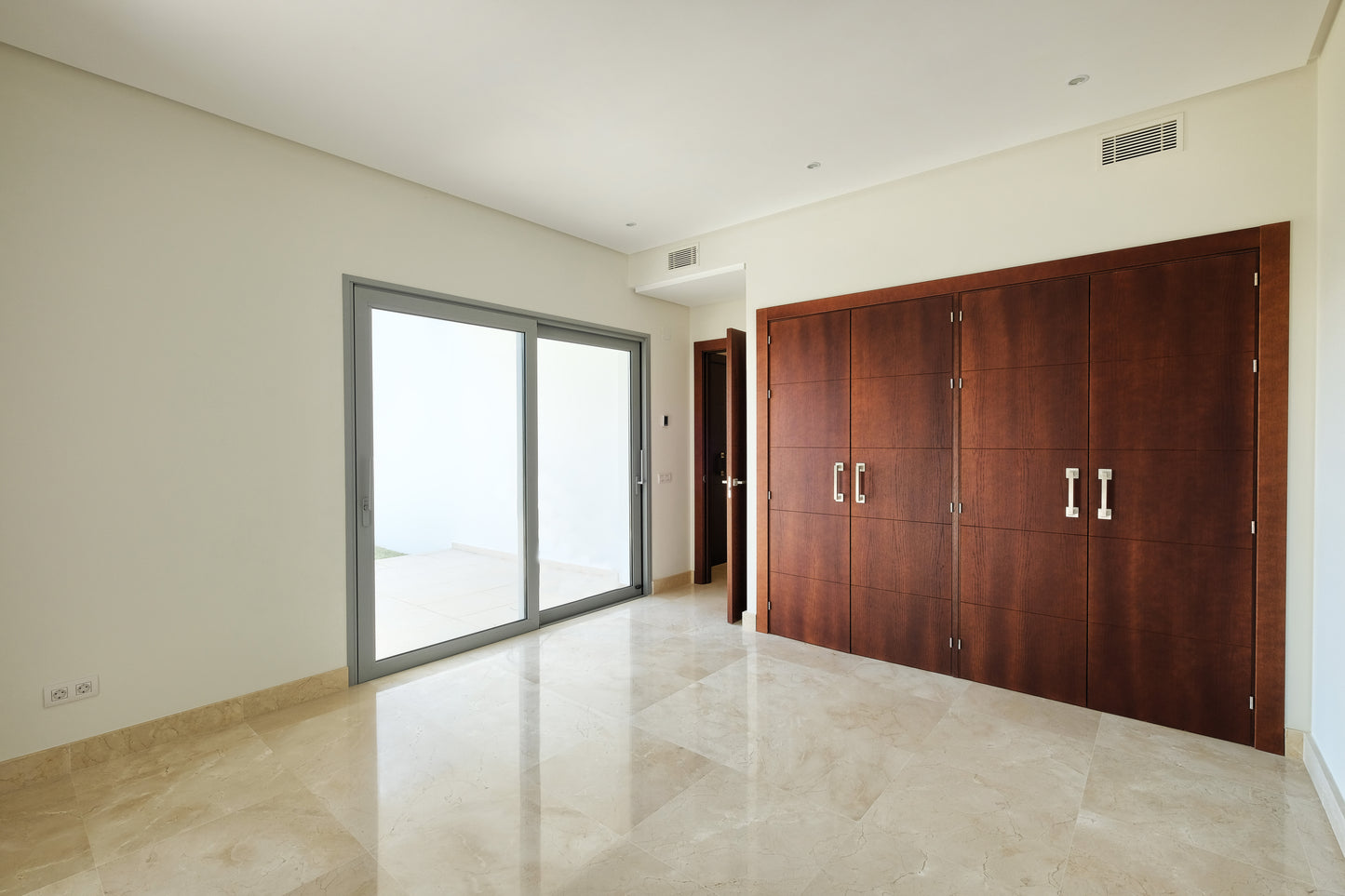 Exclusiva villa de obra nueva junto al campo de golf en Puerto del Capitán