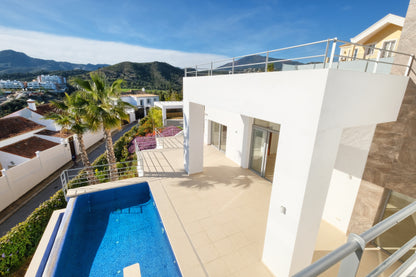 Exclusiva villa de obra nueva junto al campo de golf en Puerto del Capitán