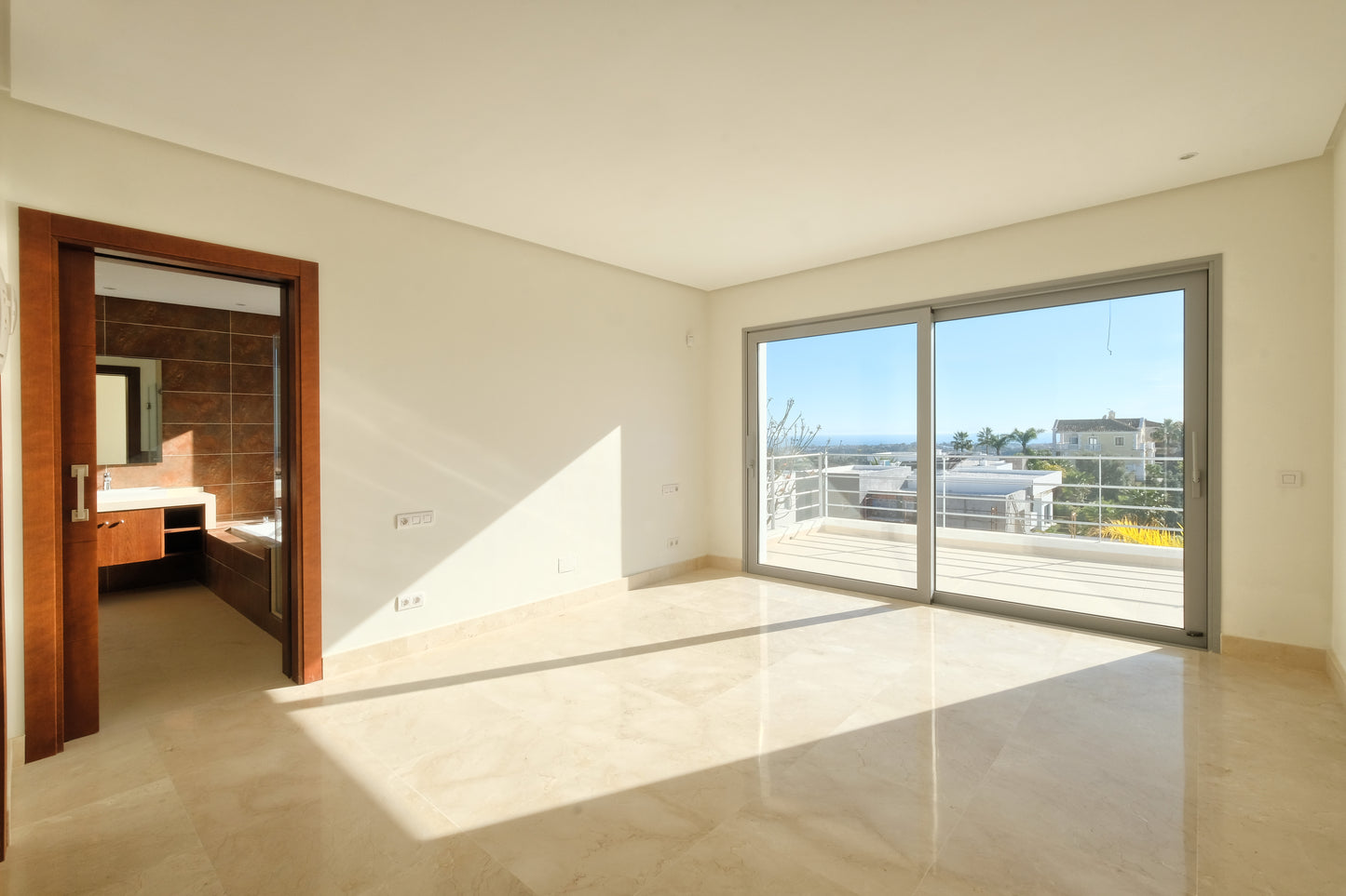 Exclusiva villa de obra nueva junto al campo de golf en Puerto del Capitán
