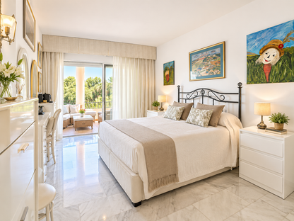 Exclusiva vivienda de 220 m² junto a la playa con amplias terrazas y potencial de inversión