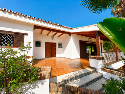 Villa Exclusiva en Río Real – Los Monteros, Marbella | STAND INMOBILIARIO
