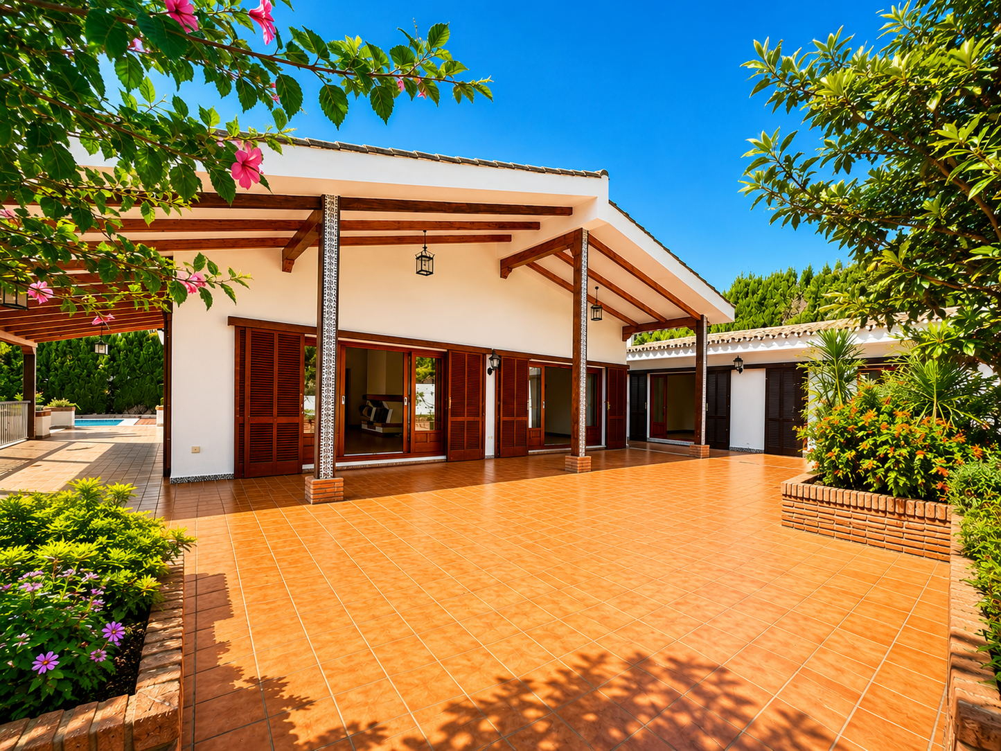 Villa Exclusiva en Río Real – Los Monteros, Marbella | STAND INMOBILIARIO