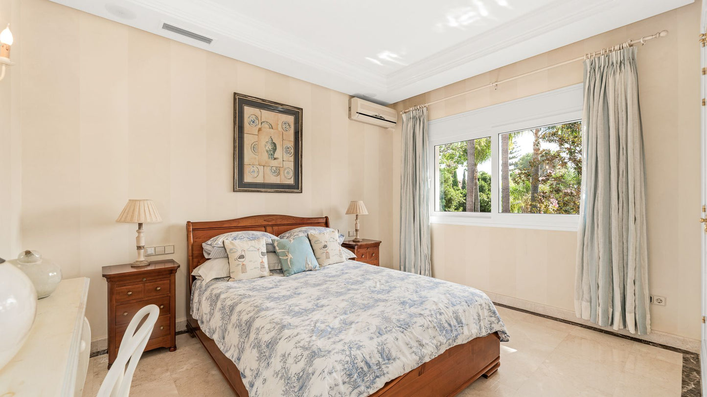 Villa de estilo andaluz en Nueva Andalucía