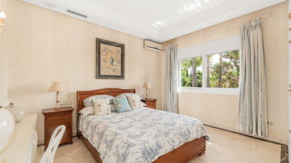 Villa de estilo andaluz en Nueva Andalucía