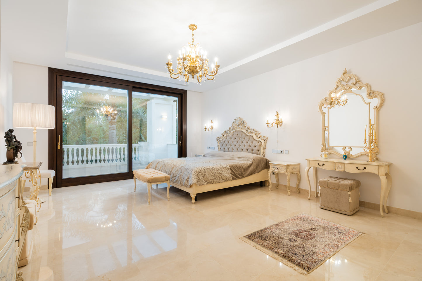 Villa en urbanización Casasola junto a Guadalmina Baja