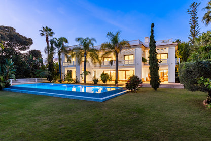 Villa en urbanización Casasola junto a Guadalmina Baja