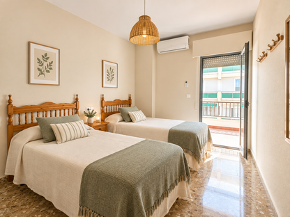 Exclusiva vivienda frontal al mar con espectacular terraza en esquina en pleno centro