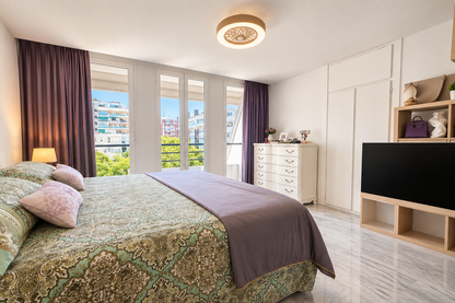 Elegante dúplex con terraza y vistas al mar a pasos de la playa