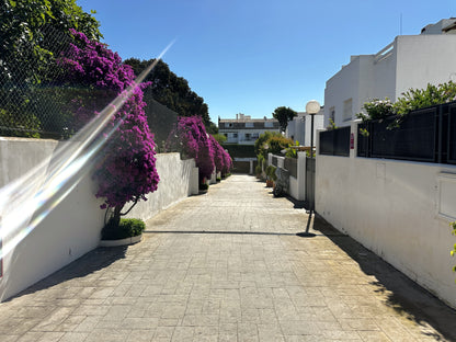 Adosada en la zona de Nagüeles