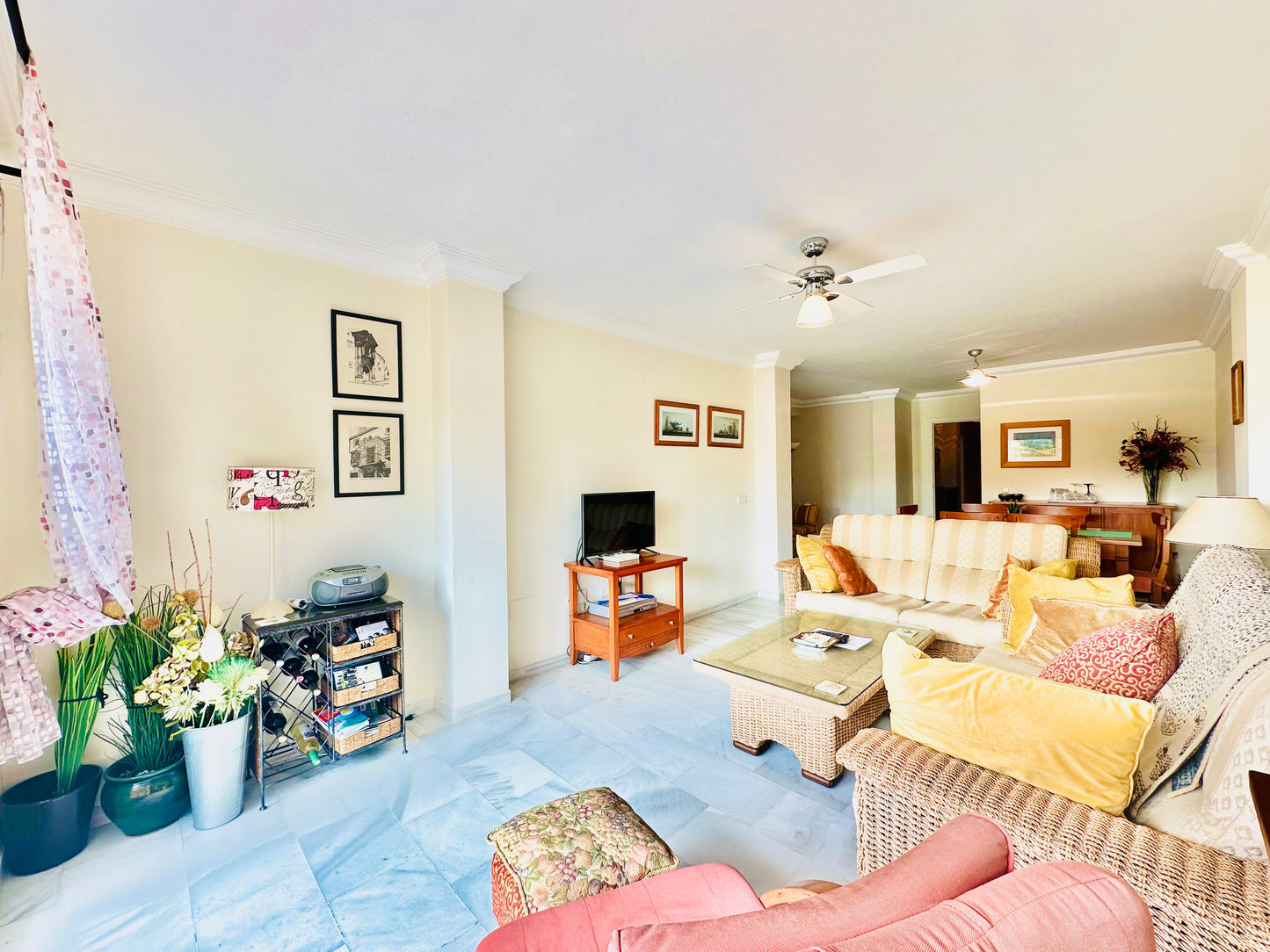 Apartamento de 3 dormitorios con terraza y vistas al mar en Marbella, a pocos metros de la playa