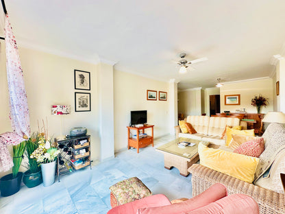 Apartamento de 3 dormitorios con terraza y vistas al mar en Marbella, a pocos metros de la playa