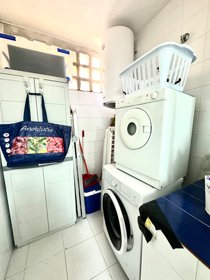 Apartamento de 3 dormitorios con terraza y vistas al mar en Marbella, a pocos metros de la playa