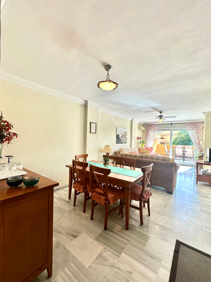 Apartamento de 3 dormitorios con terraza y vistas al mar en Marbella, a pocos metros de la playa