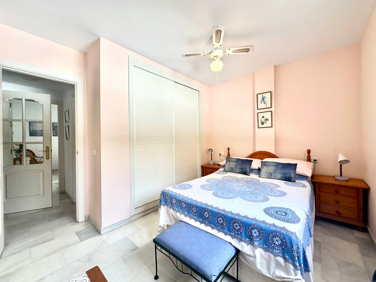 Apartamento de 3 dormitorios con terraza y vistas al mar en Marbella, a pocos metros de la playa