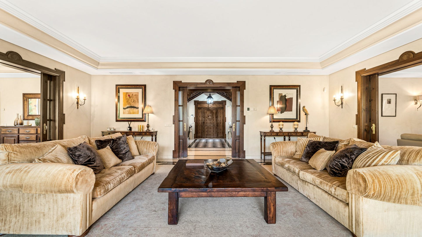 Villa de estilo andaluz en Nueva Andalucía