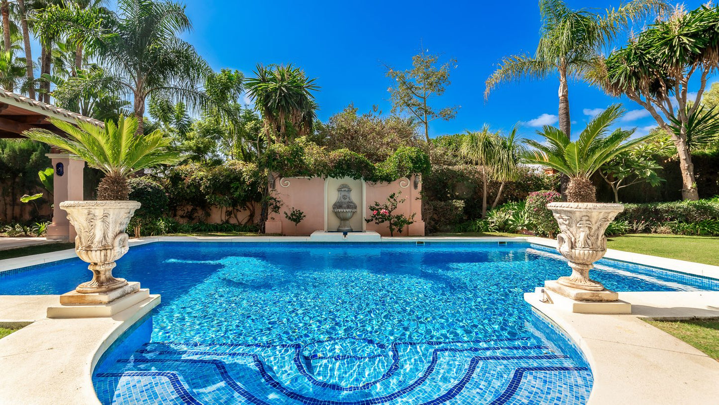 Villa de estilo andaluz en Nueva Andalucía