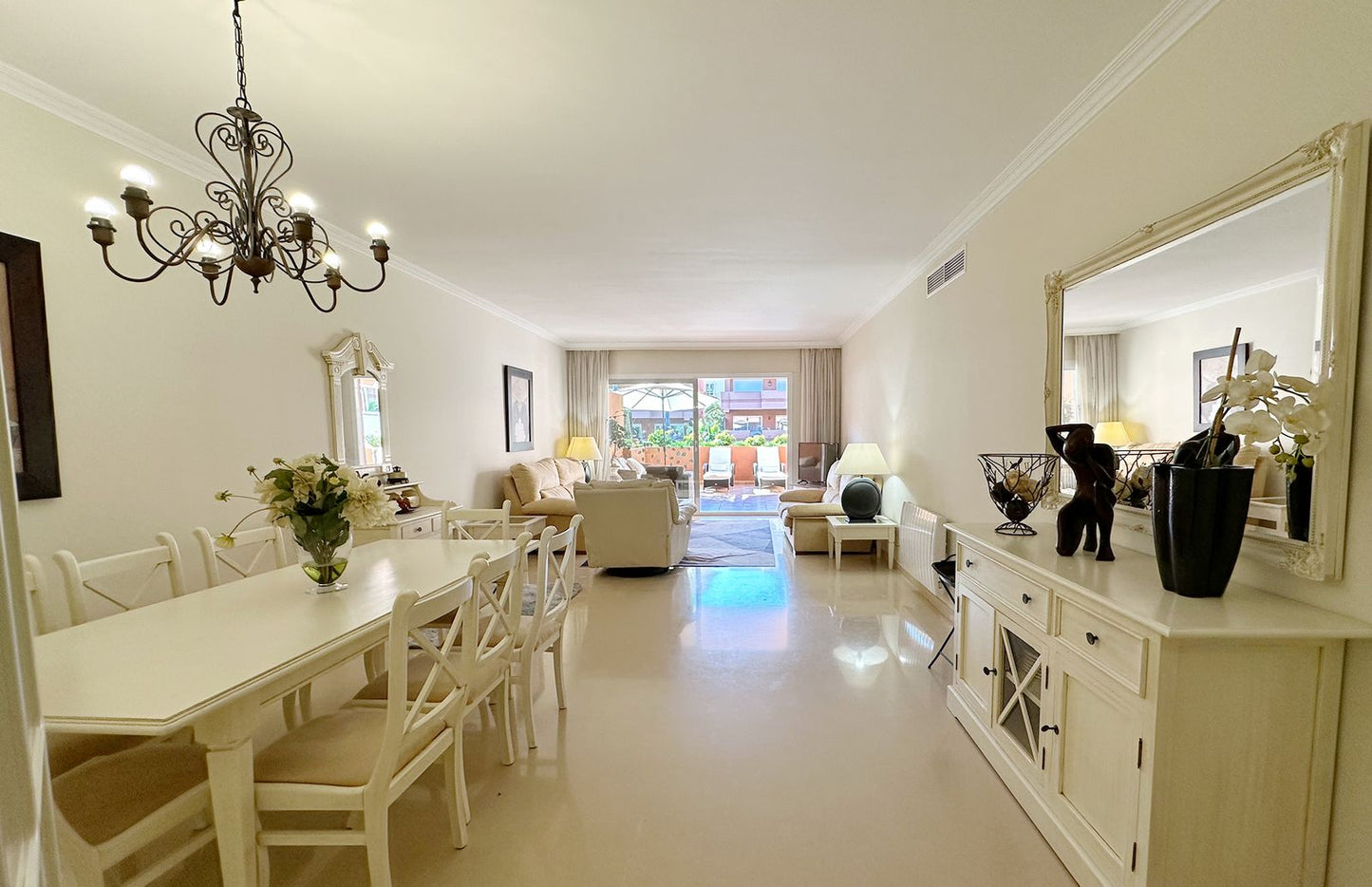 Apartamento en planta baja a pocos minutos de Puerto Banús