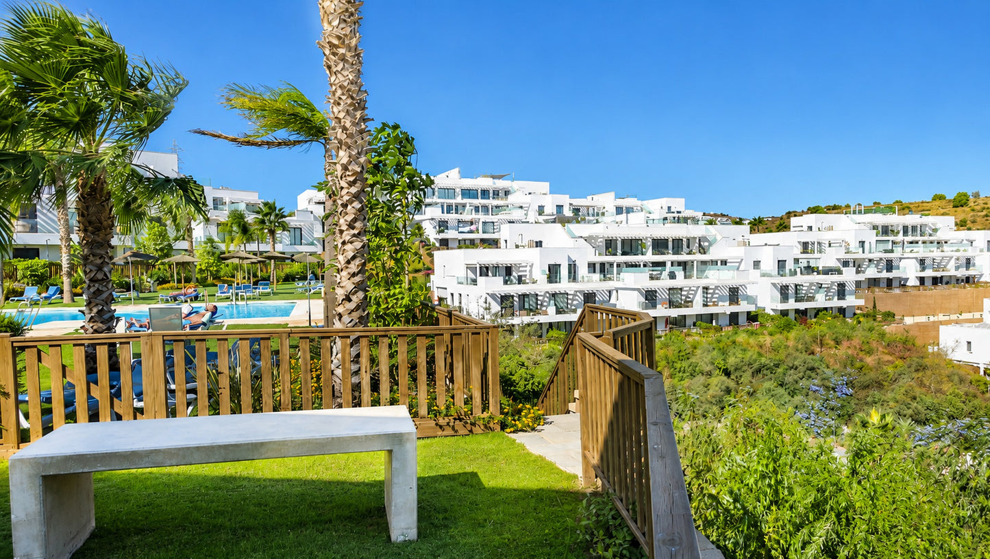 Exclusivo ático con piscina privada y vistas panorámicas al mar en La Cala de Mijas