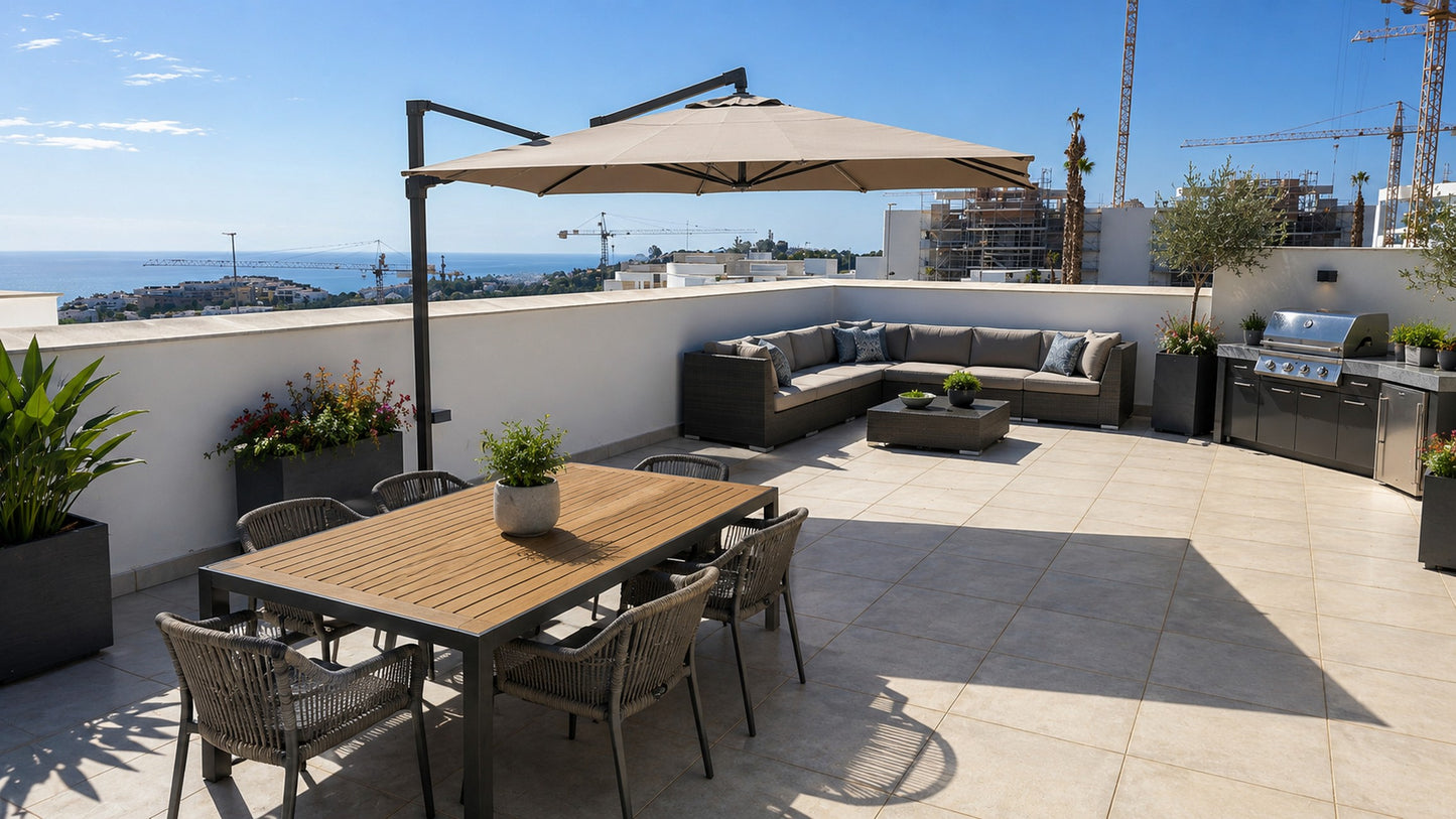Exclusivo ático con piscina privada y vistas panorámicas al mar en La Cala de Mijas