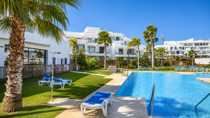 Exclusivo ático con piscina privada y vistas panorámicas al mar en La Cala de Mijas