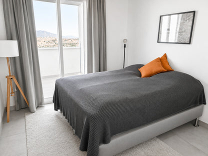 Exclusivo ático con piscina privada y vistas panorámicas al mar en La Cala de Mijas