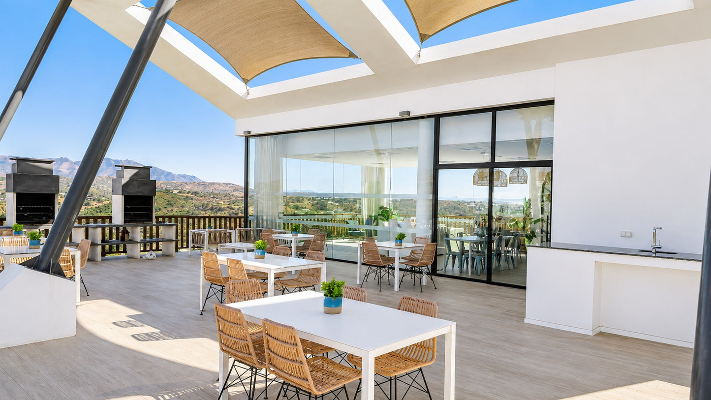 Exclusivo ático con piscina privada y vistas panorámicas al mar en La Cala de Mijas