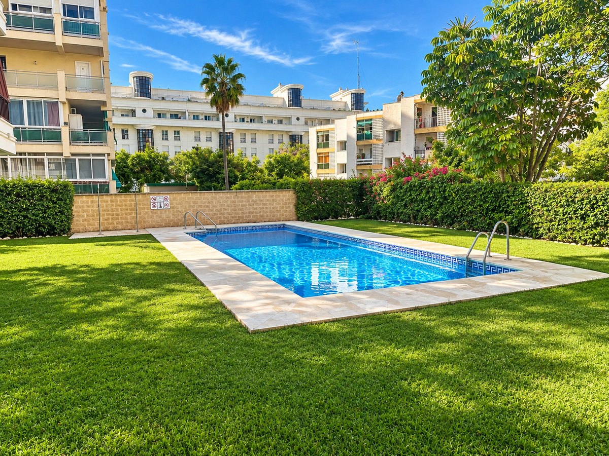 Exclusiva vivienda frontal al mar con espectacular terraza en esquina en pleno centro
