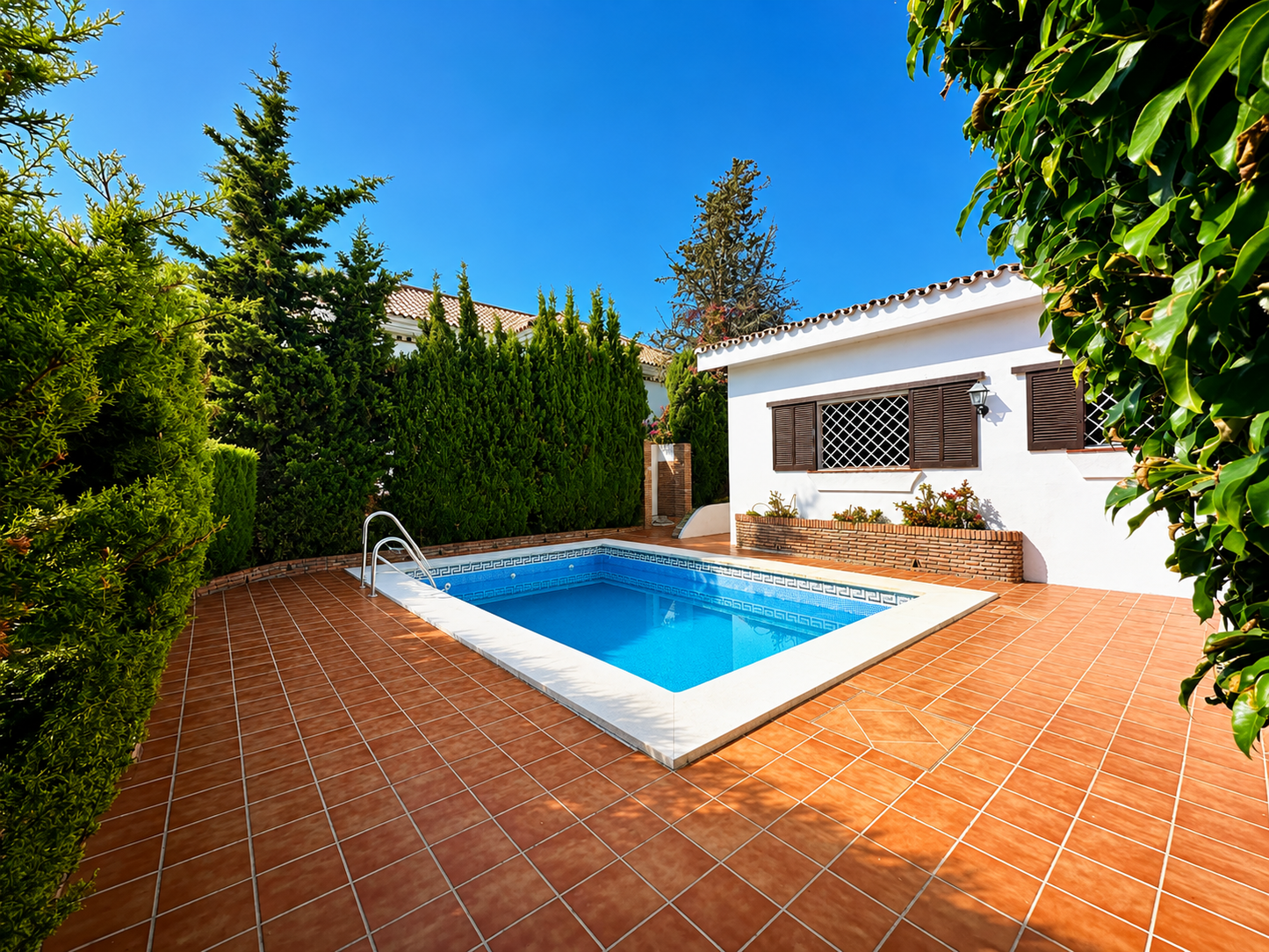 Villa Exclusiva en Río Real – Los Monteros, Marbella | STAND INMOBILIARIO