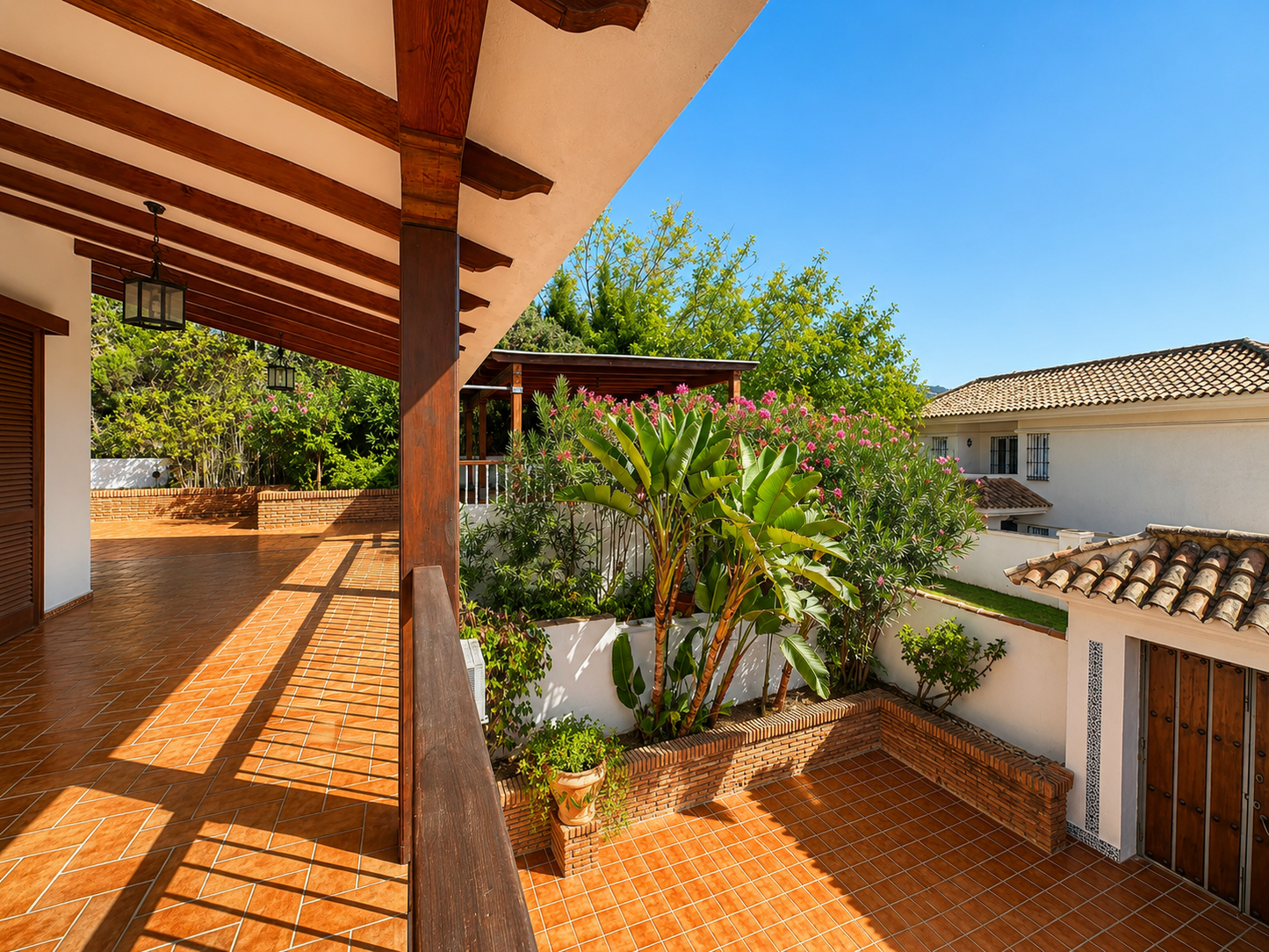 Villa Exclusiva en Río Real – Los Monteros, Marbella | STAND INMOBILIARIO