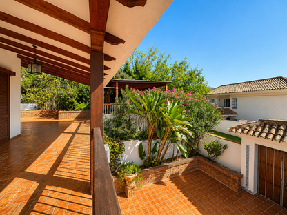 Villa Exclusiva en Río Real – Los Monteros, Marbella | STAND INMOBILIARIO