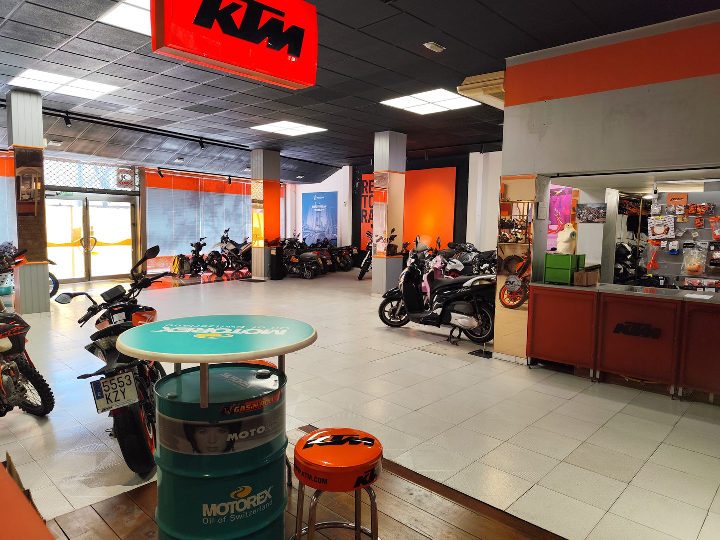 Amplio local en Marbella con muchas posibilidades de negocio
