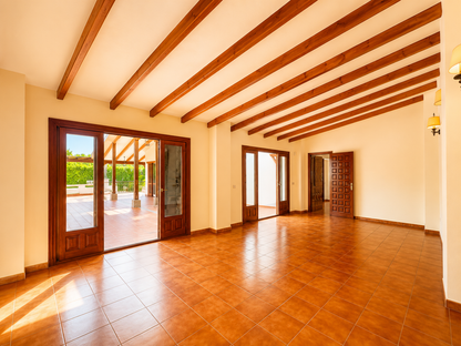 Villa Exclusiva en Río Real – Los Monteros, Marbella | STAND INMOBILIARIO