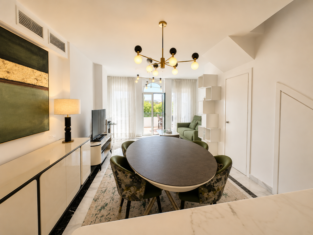 Elegante dúplex con terraza y vistas al mar a pasos de la playa